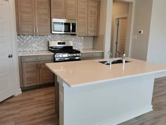 Building Photo - 118 Dedina Dr