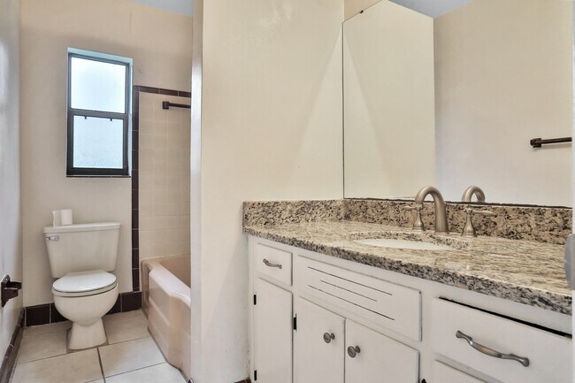 Building Photo - 2711 Aloma Ave