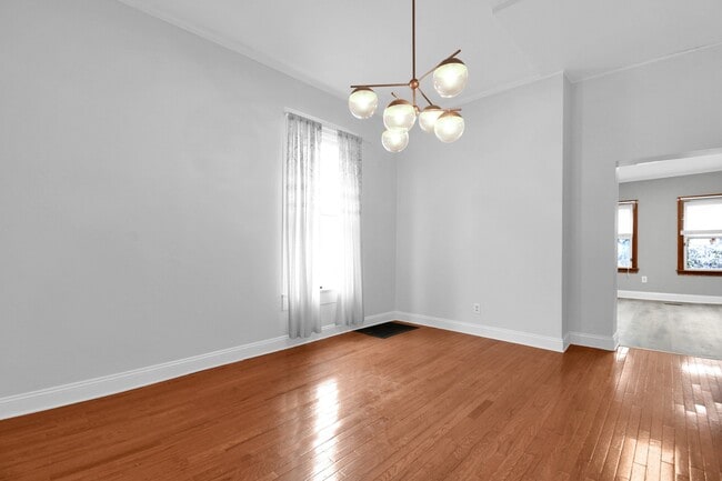 Building Photo - 450 E Beck St