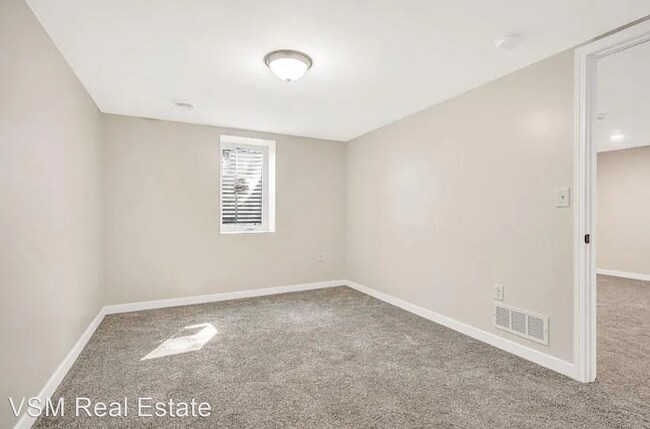 Building Photo - 5 br, 2 bath House - 2183 Mapleview Ave