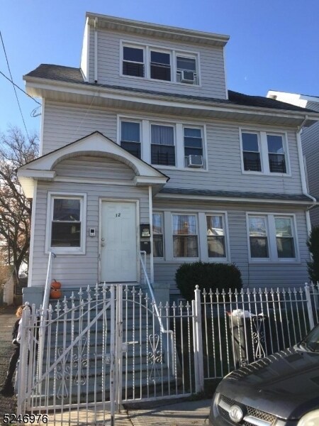 Primary Photo - 10 Commonwealth Ave