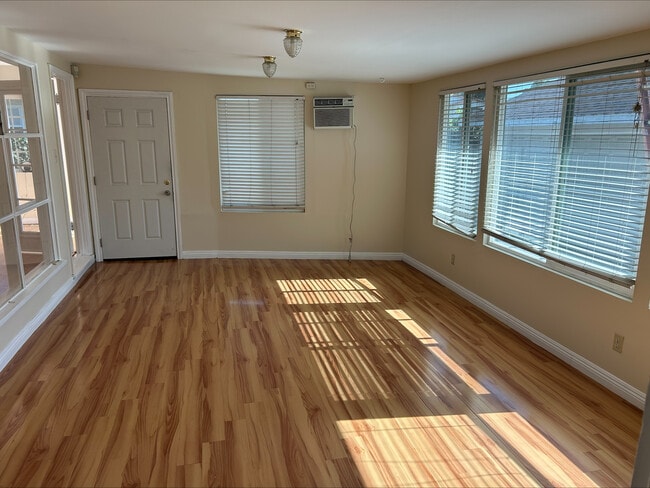 Building Photo - 8934 Callita St