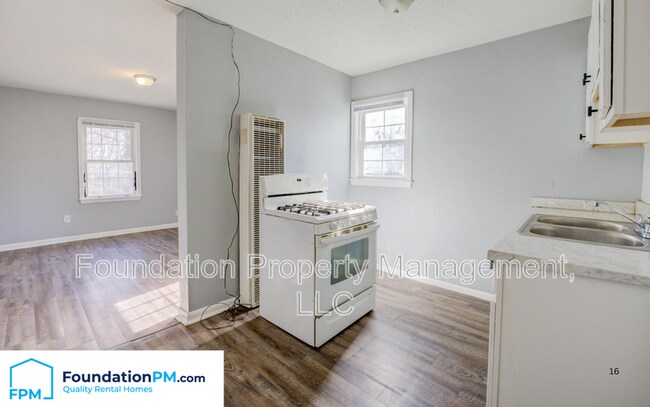 Building Photo - 741 Neptune St