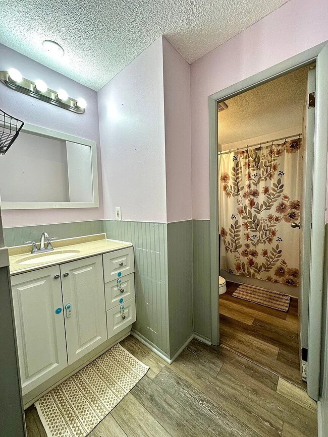 Building Photo - "Charming 3-Bed Home with Finished Basement on Aspen Court – 1772 Sq Ft of Comfort!"