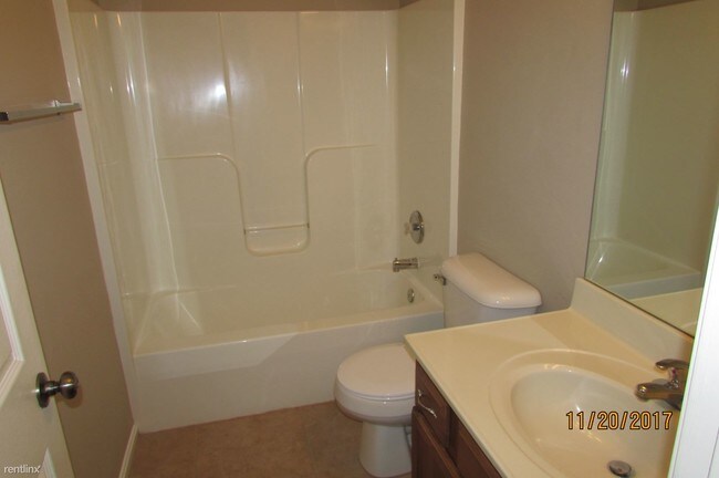 Building Photo - 3 br, 2 bath  - 138 Twin Lakes Dr