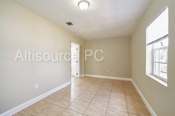Building Photo - 3231 SW 67th Ave