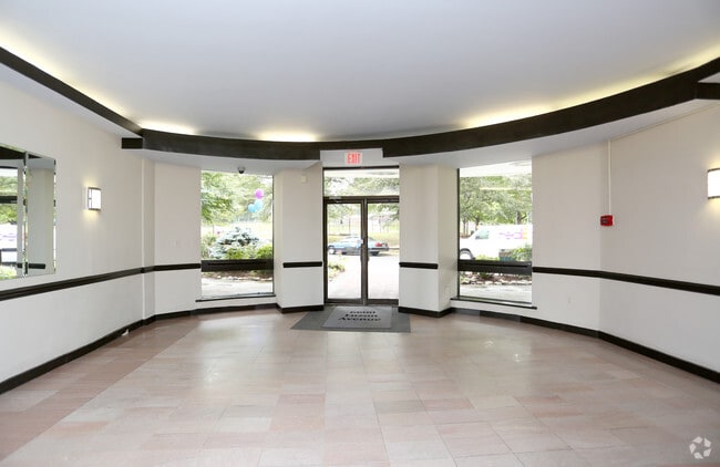 Luzon Lobby - 6600 Luzon