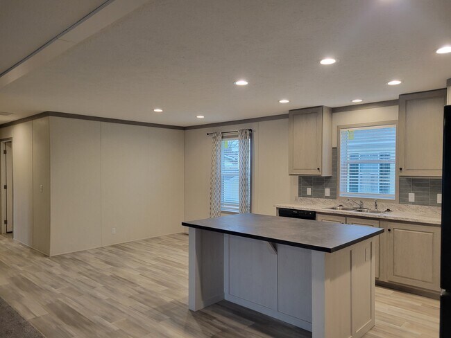 Foto del edificio - 9068 Windward Dr