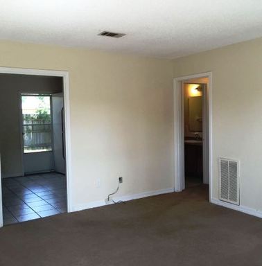 Building Photo - 2831 Villa Woods Cir