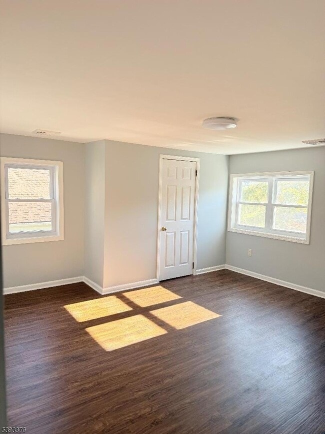 Building Photo - 95 Thompson Ave