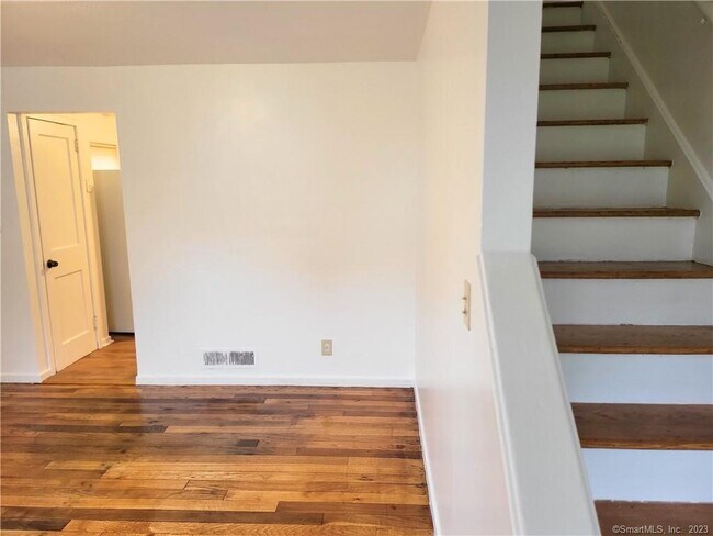 Building Photo - 68 Pershing St