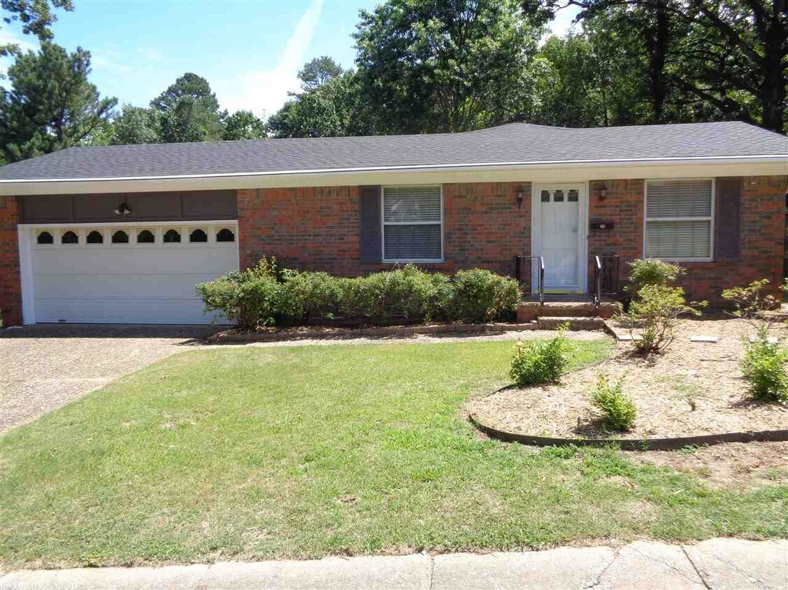 Primary Photo - 811 N Shackleford Rd