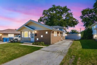 Building Photo - 12549 S Tripp Ave