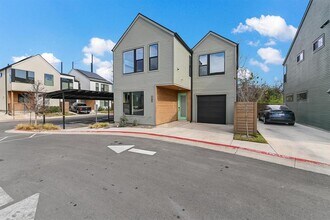 Building Photo - 2211 E M. Franklin Ave