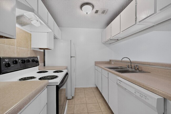 Building Photo - 6120 Cypress Point Dr