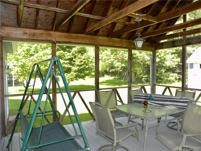 Building Photo - 98 Meadowbrook Dr