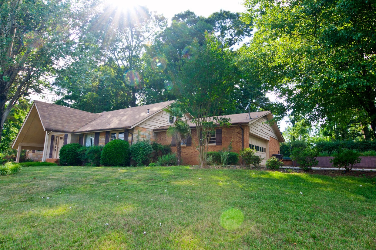 2079 Davie Ave, Statesville, NC 28625 House Rental in Statesville, NC