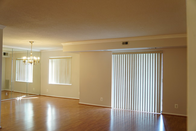 Building Photo - 8380 Greensboro Dr