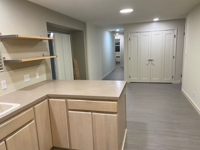 Kitchen and dining area - 2733 Franklin Ave E Apartments