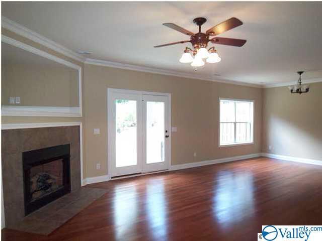 Building Photo - 206 Treetop Dr SE