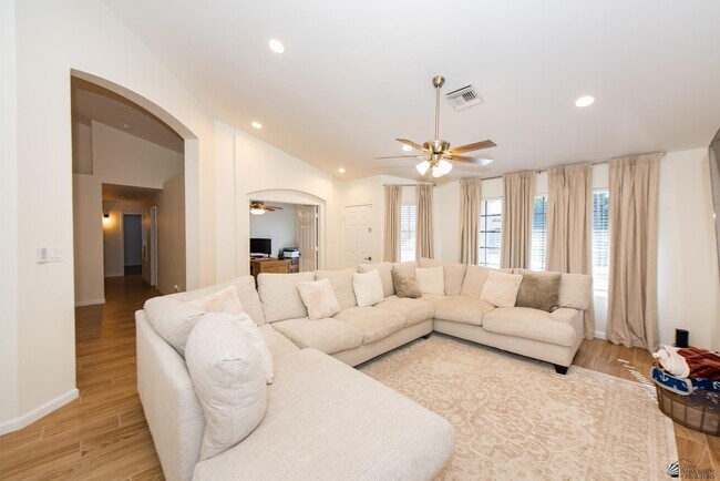 Foto del edificio - 3484 W 14th St