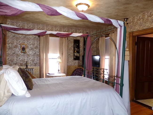 Interior Photo - The Lion and The Rose B&B in Whitefield, NH