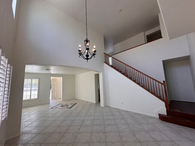 Foto del edificio - 23424 Caliente Springs Ave