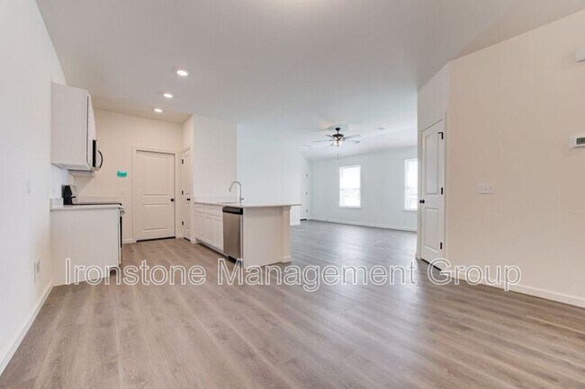 Foto del edificio - 200 NW 122nd St