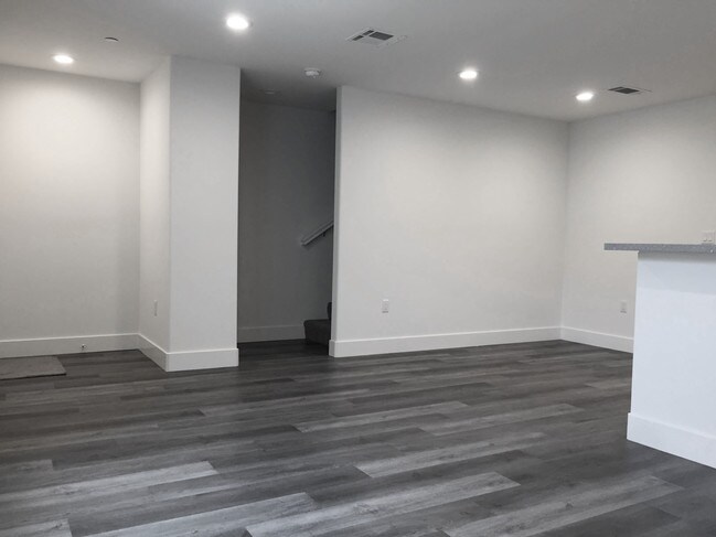 Foto del edificio - 20718 Seine Ave