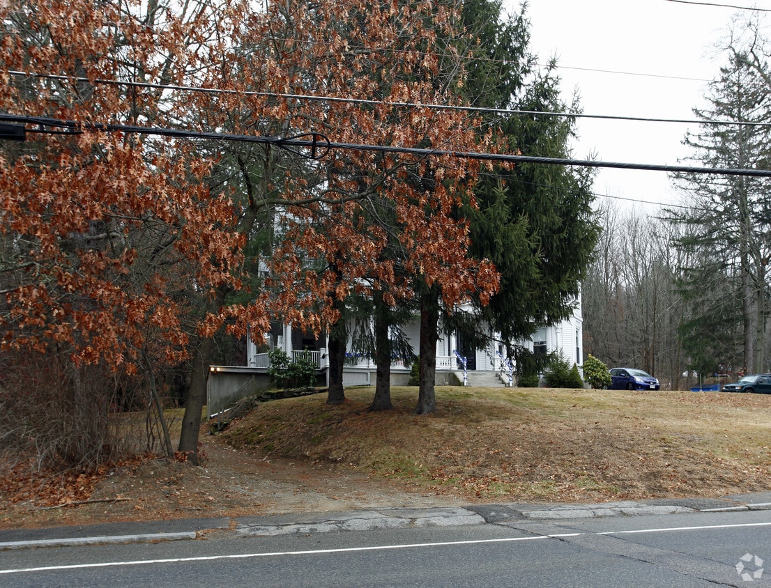 Building Photo - 143 Main St