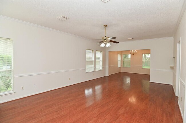 Foto del edificio - 16414 Elmwood Point Ln