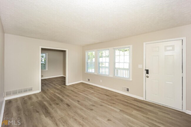 Foto del edificio - 7034 Felton Ln