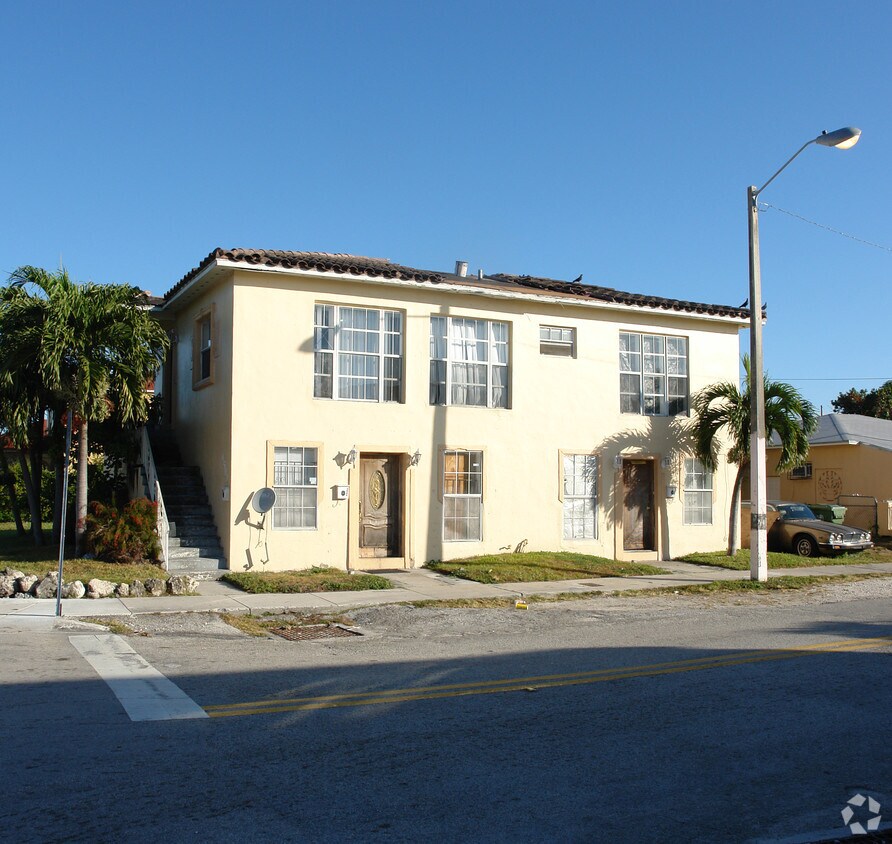 Foto del edificio - 1649 NW 65th St