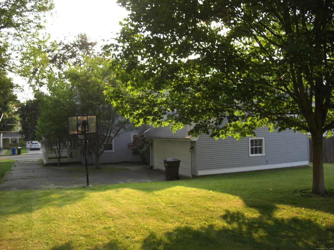 Foto del edificio - 42 Rosedale Rd