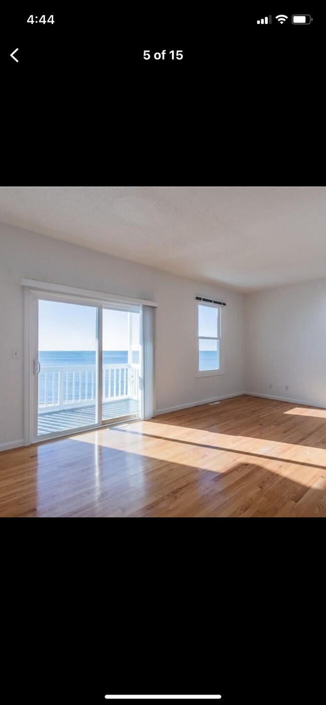 Building Photo - 72 Cosey Beach Ave