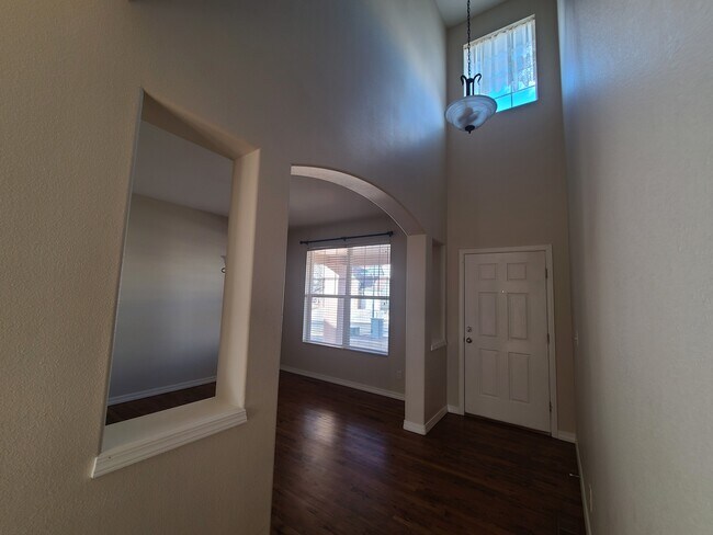Entry Area (Looking NW) - 7203 Gardenstone Dr