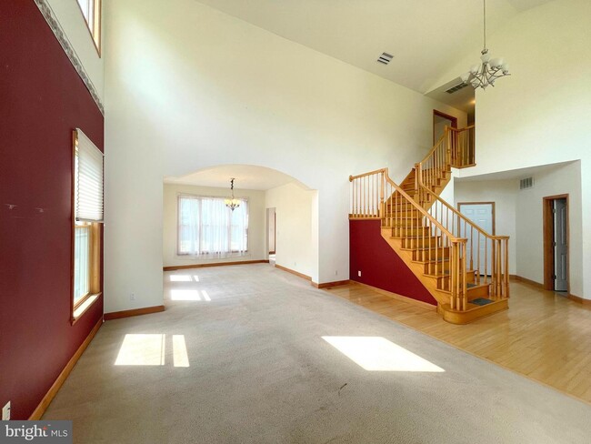 Building Photo - 43737 Sandy Bottom Rd