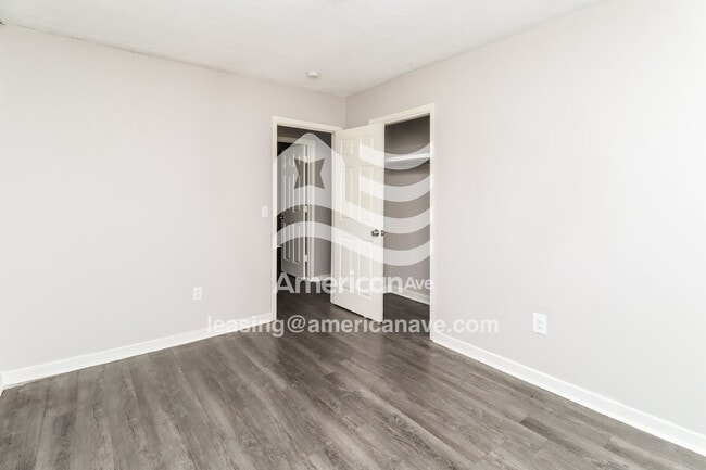 Foto del edificio - 5341 Brookhollow Dr