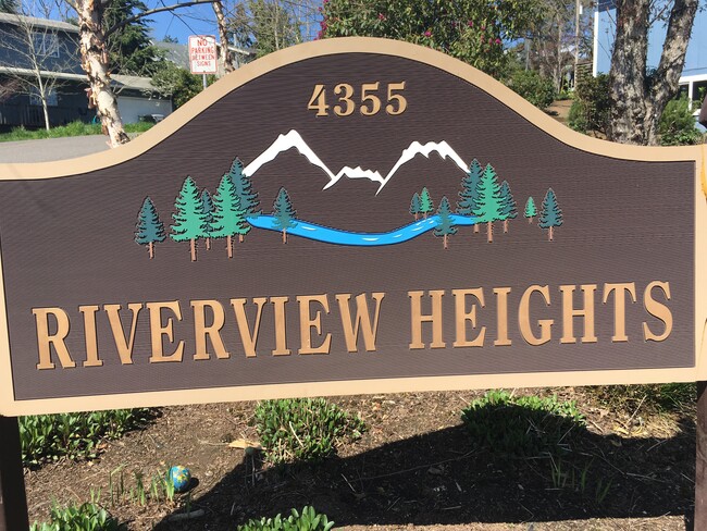 In Beautiful West Linn - 4355 Riverview Ave