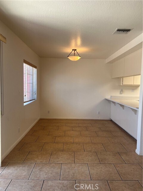 Foto del edificio - 1335 Heather Ln