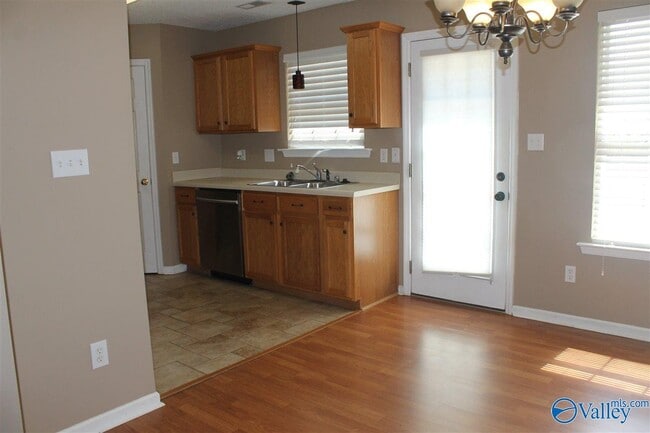 Building Photo - 117 Bambi Ln