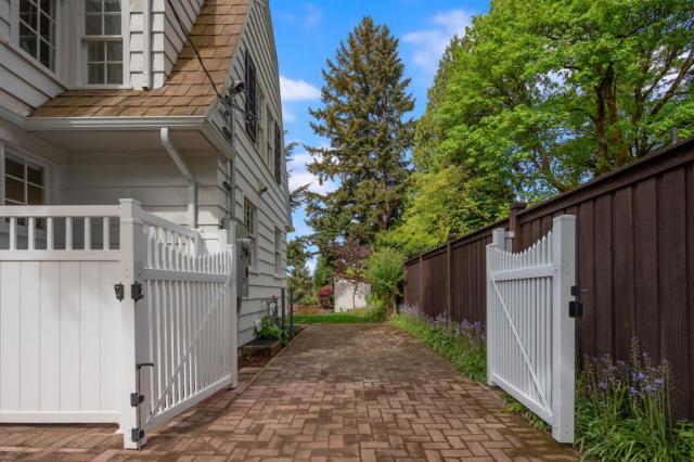 Foto del edificio - 4 bedroom in Seattle WA 98118