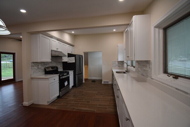 Building Photo - 512 Dartmouth Dr