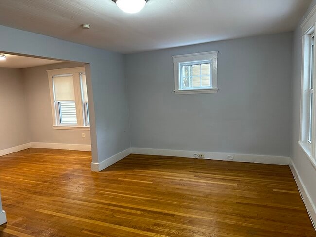 Building Photo - 18 Symmes St