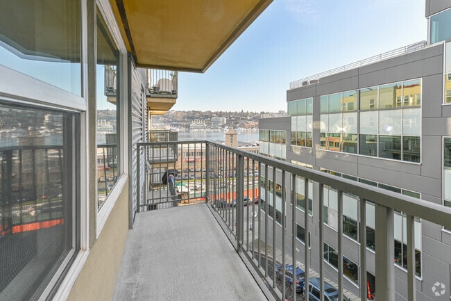 1HAB, 1BA - 550 ft² - Lake Union Tower