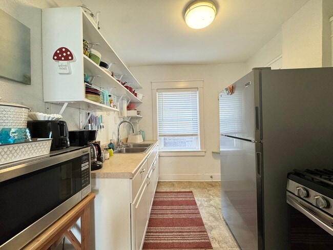 Building Photo - 512 W 39th Ter