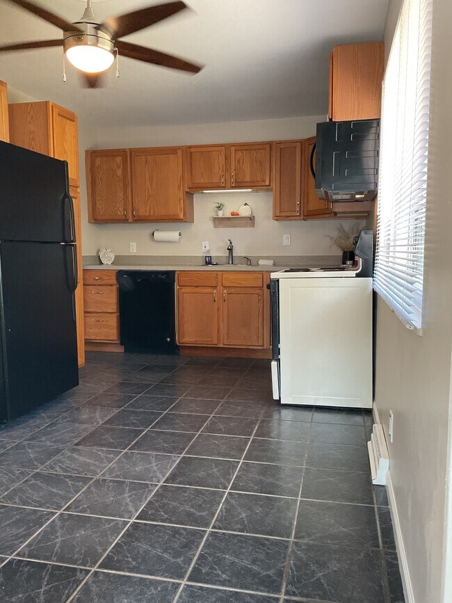 Foto del edificio - 1060 Brookcrest Dr