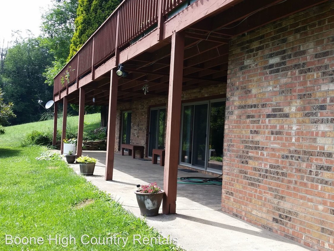Primary Photo - 2 br, 1 bath House - 593-B Pinnacle Dr