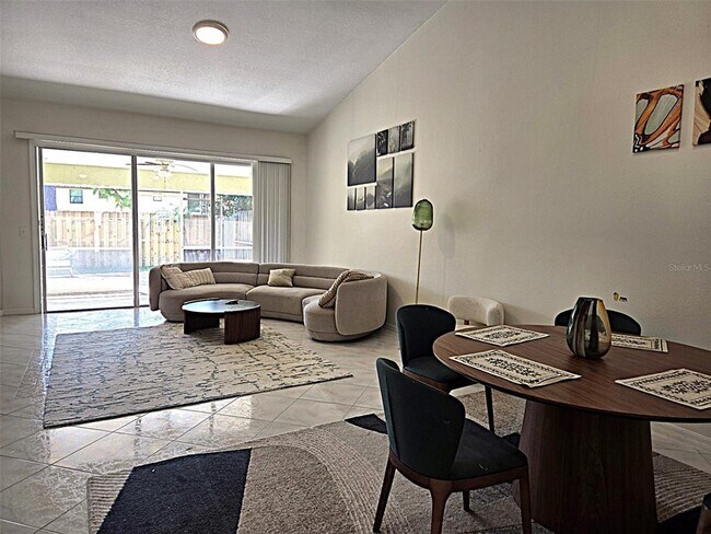 Foto del edificio - 2547 Estancia Blvd