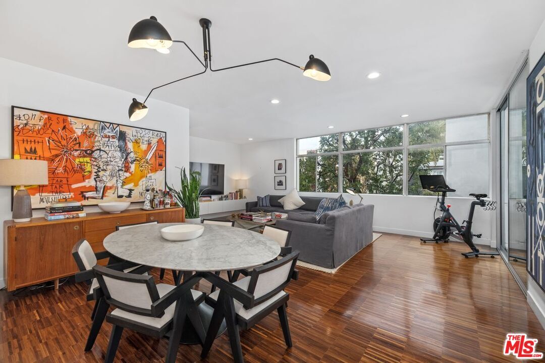 Foto principal - 7960 Selma Ave